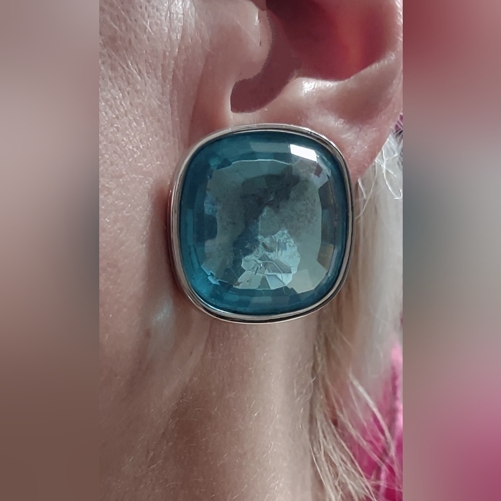Vintage 1950's Clip-On Earrings - Picture 5 of 7